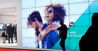 LCD/LED Large Format Displays for 24/7 use in retail environements
