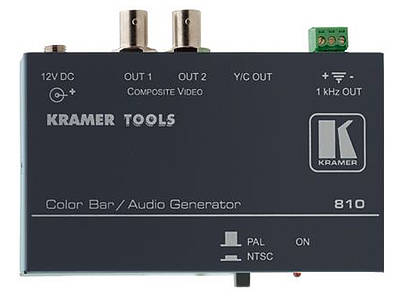 Devices to generate test signals and for display calibration